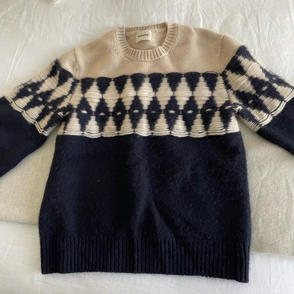 Khaite THE ROMME SWEATER, NAVY AND BUTTER
Small/ NAVY AND BUTTER / 100% CASHMERE